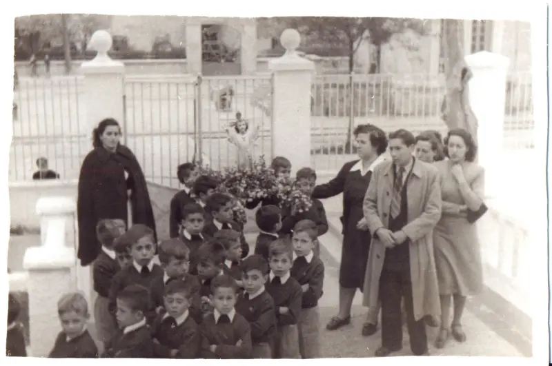 Un grupo de niños huérfanos