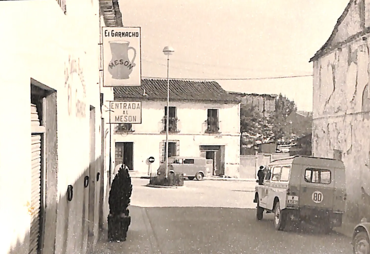 Entrada al Mesón El Garnacho