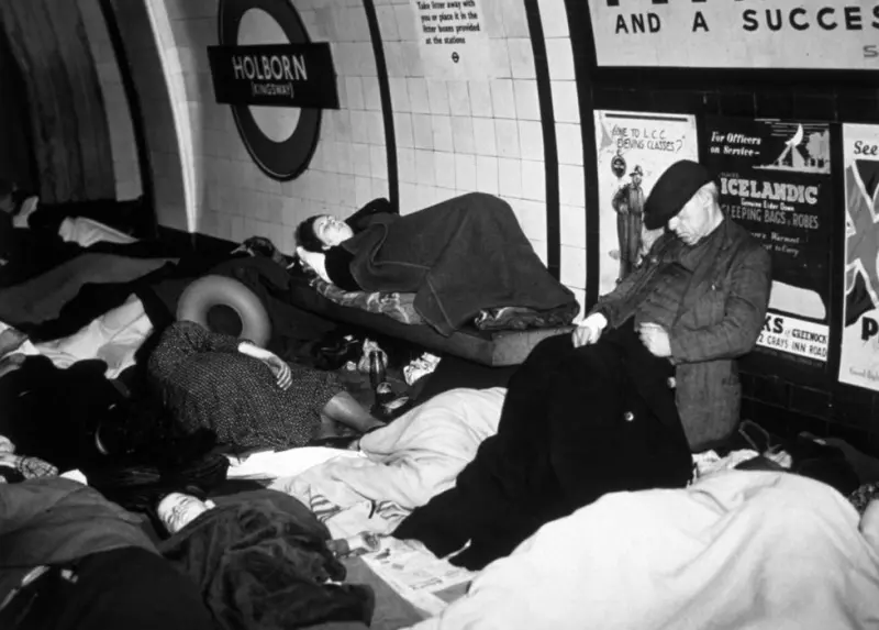 Air raid: People asleep on the platform of Holborn