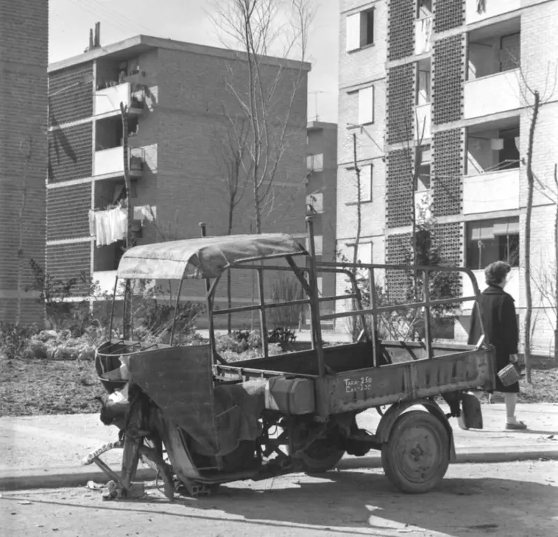 Motocarro abandonado