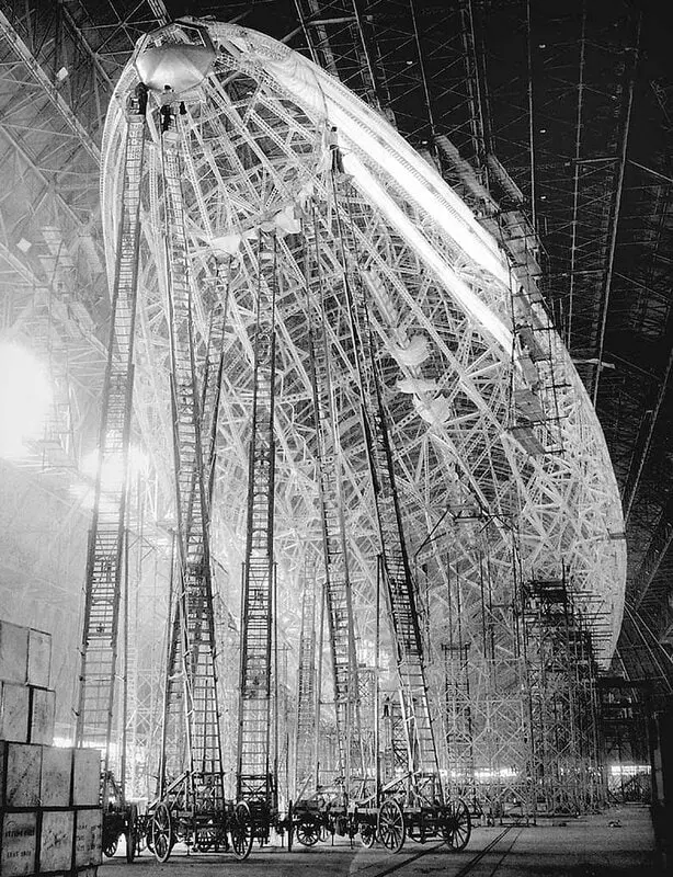 Construction of the USS Macon airship