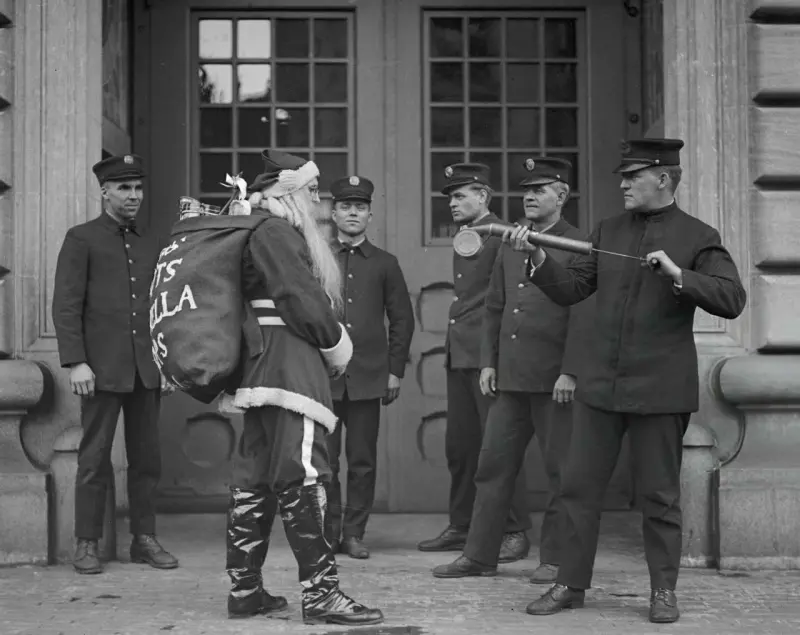 Santa Claus visits the police station