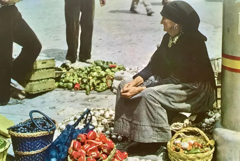 Vendiendo hortalizas en la Plaza Mayor
