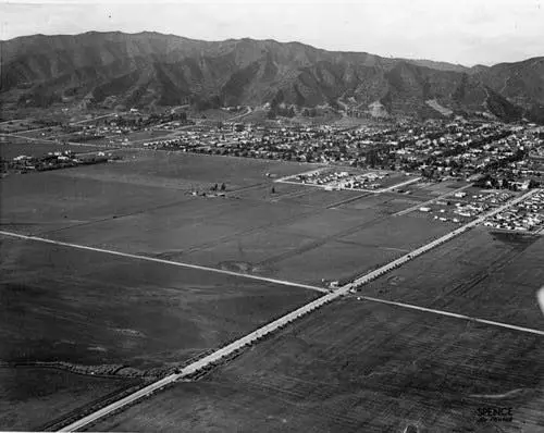 Melrose and Fairfax Avenues