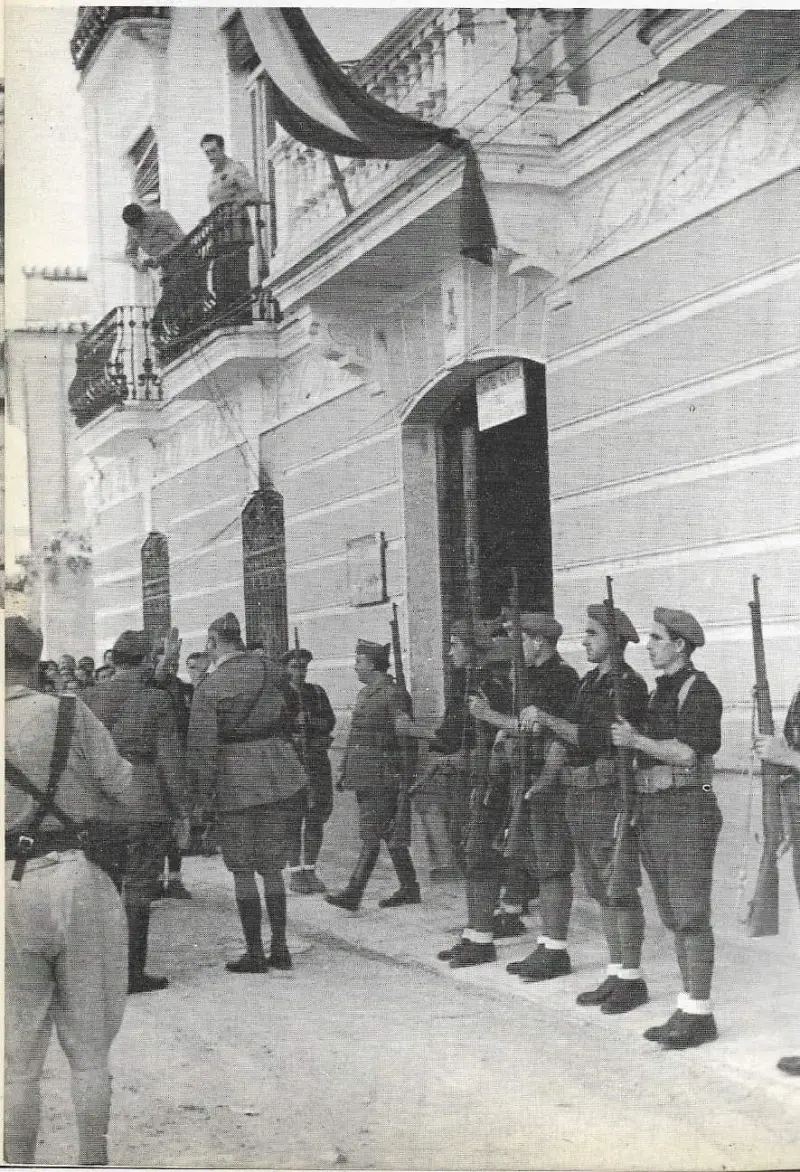 General Franco sale el cuartel general de Solchaga