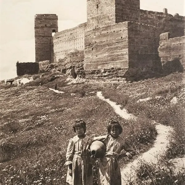 Xiquetes van per aigua.