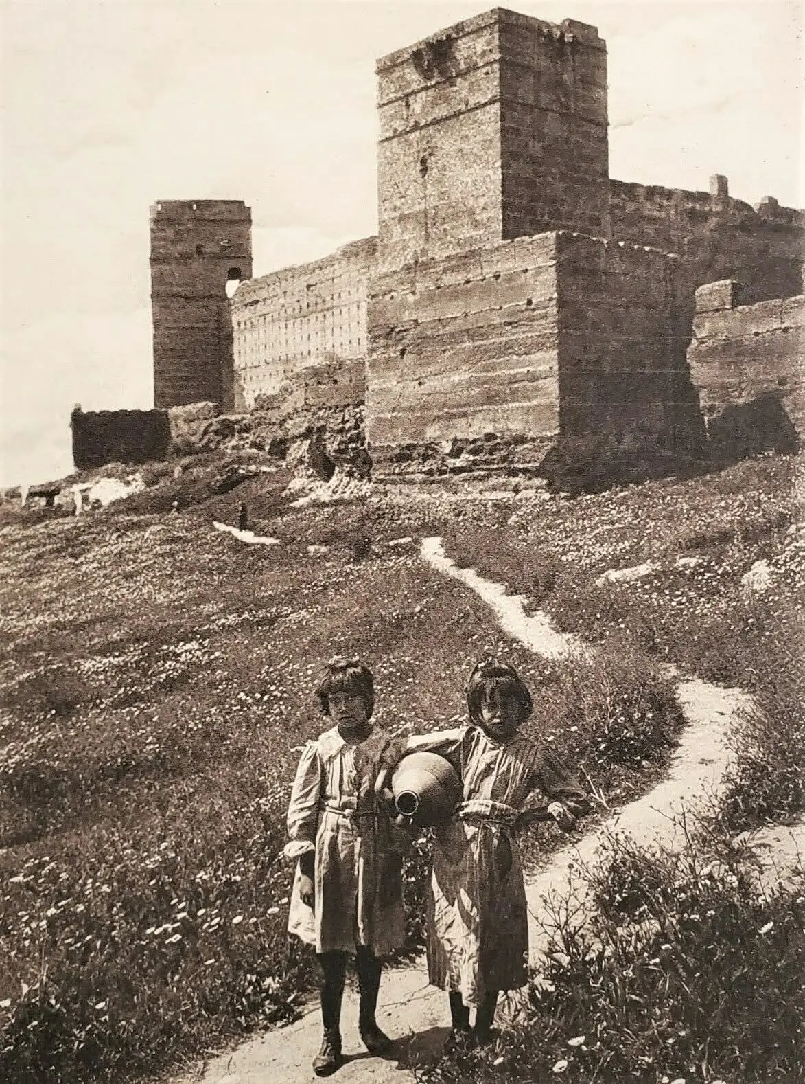 Xiquetes van per aigua.