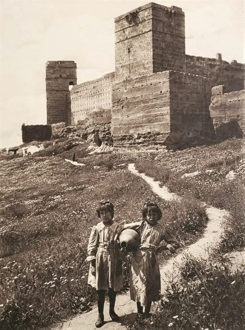 Xiquetes van per aigua.