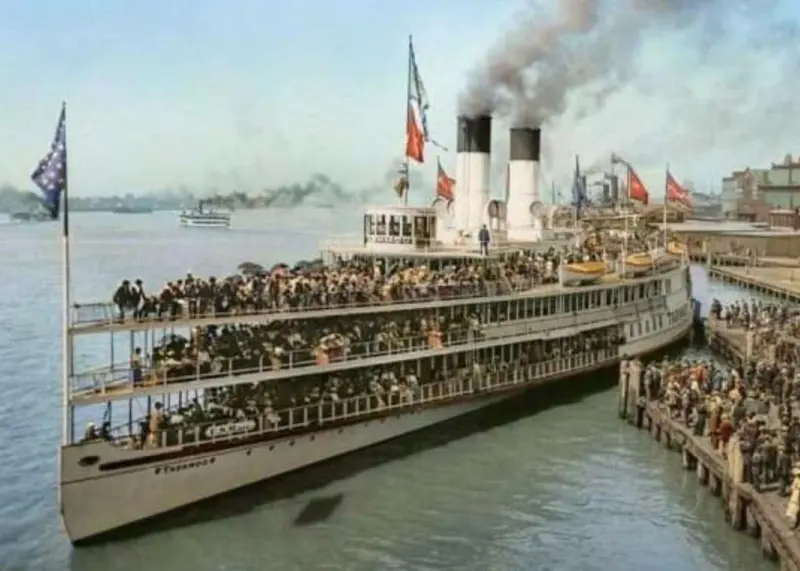 Departure of the Tashmoo Steamer
