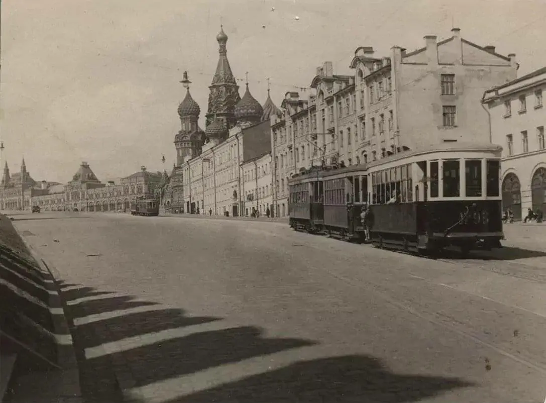 The Tram on Vasilyevskaya Square