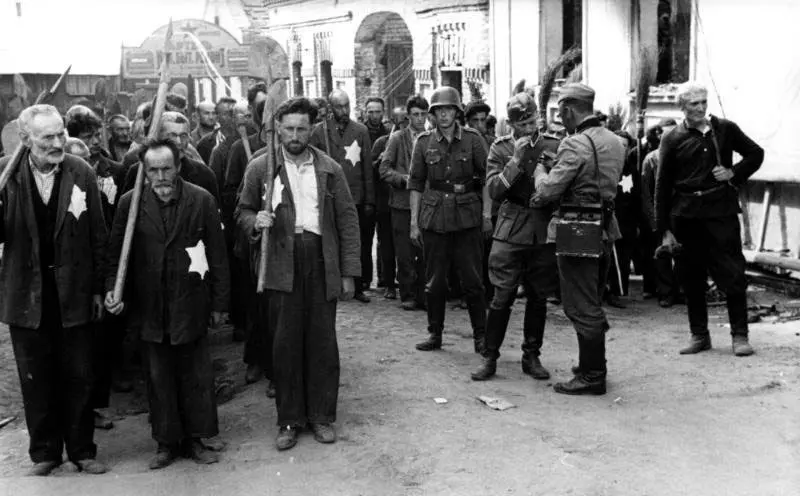 Jews Mobilized for Excavation Work