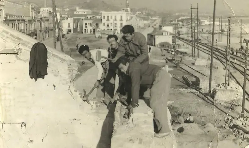 Demolición de la primera estación de tren de la península.