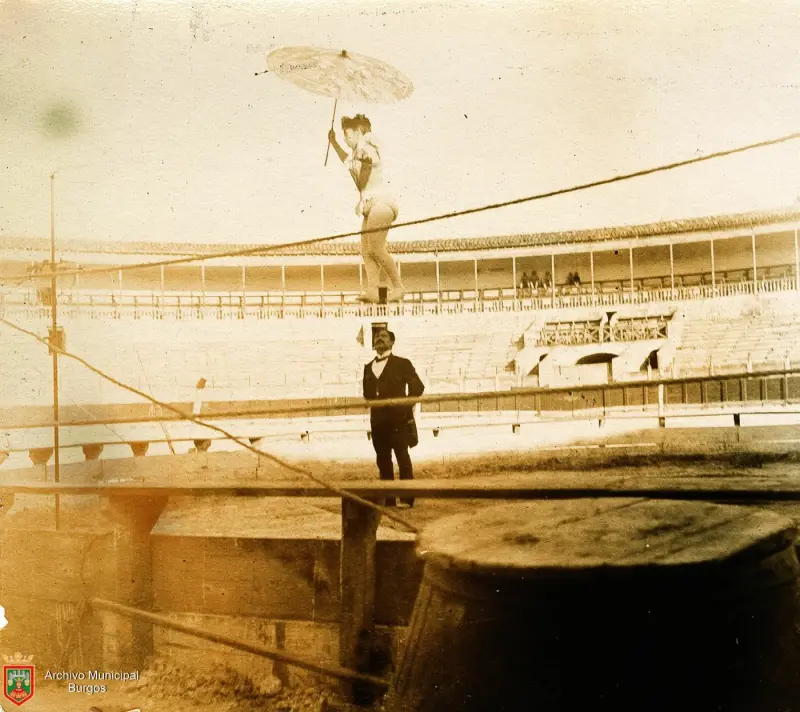 Mujer equilibrista de Circo