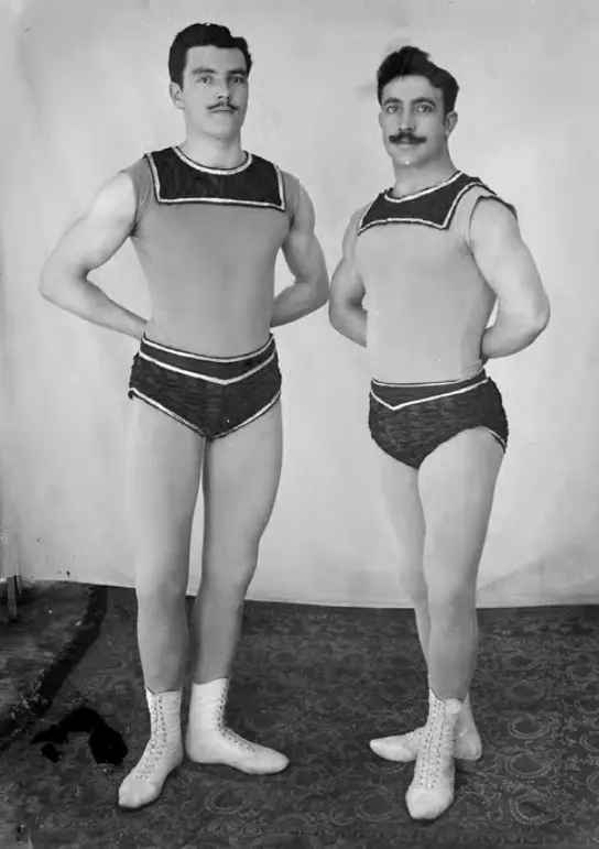 Acróbatas en Bajada de La Virgen