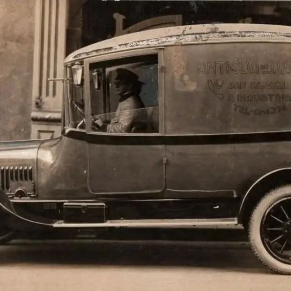 Carro con publicidad 