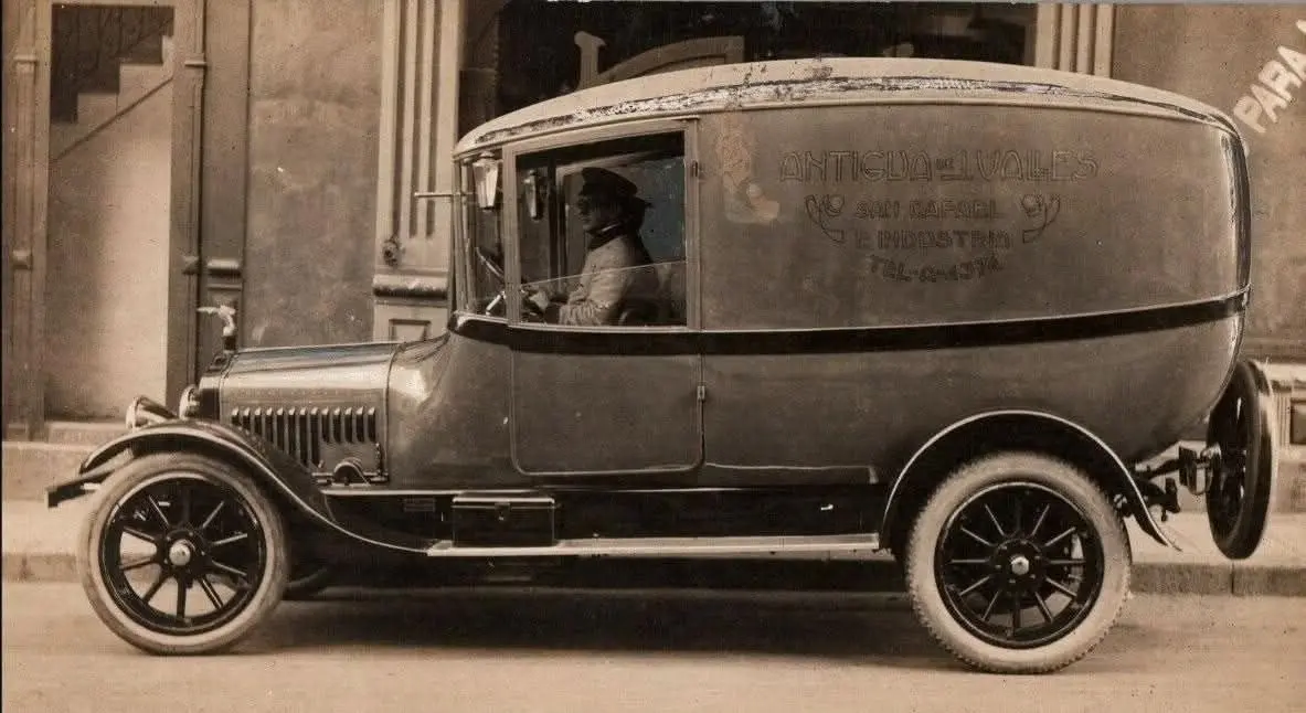 Carro con publicidad 