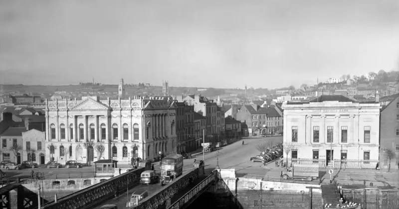The old Parnell Bridge and an almost deserted Parnell Place