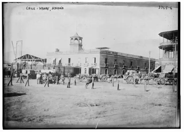 Aduana y muelle en Chile