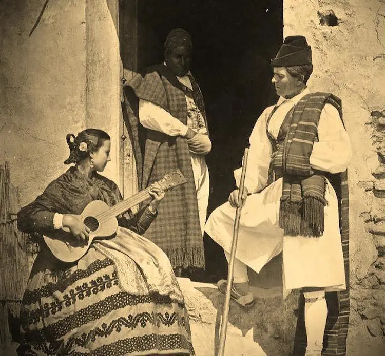 Escena tradicional en Murcia – Música y traje popular