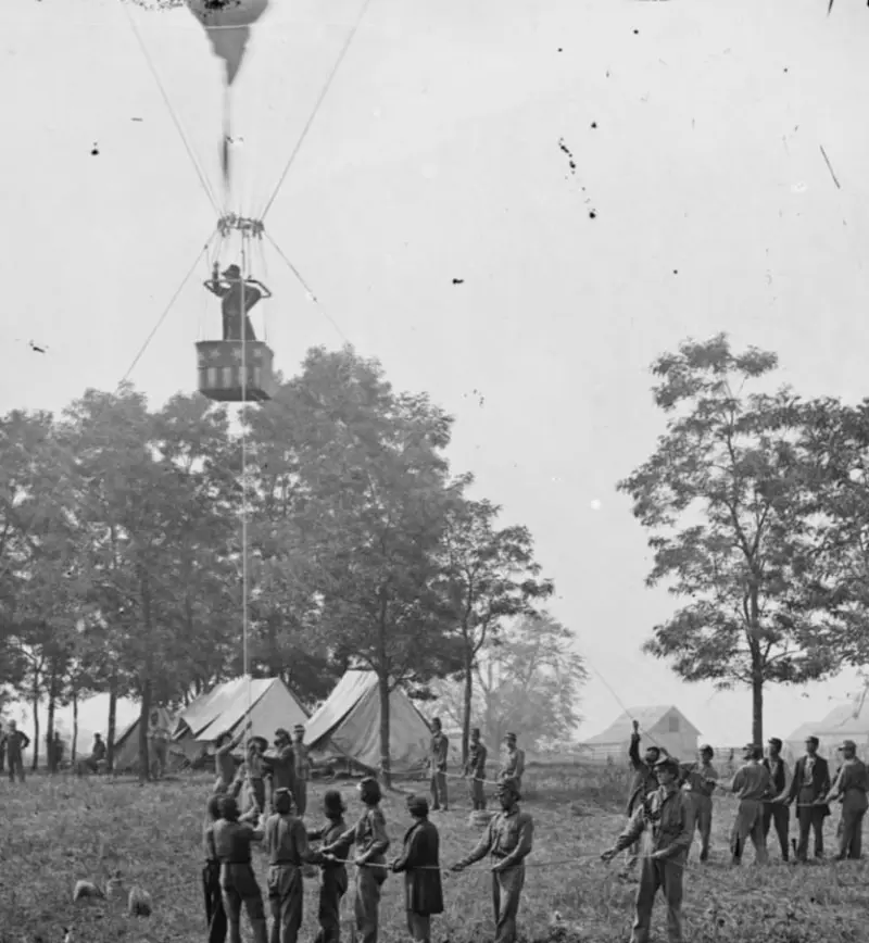 Thaddeus S. Lowe observing the battle from his balloon "Intrepid".