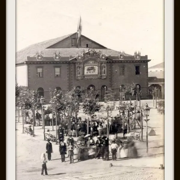 Primer teatro de la Victoria (actual plaza Simón Bolívar)