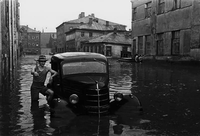 The flood in Kursovoy Lane (Kropotkinskaya)