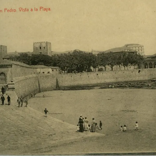  Iglesia de San Pedro y vista de la Playa 