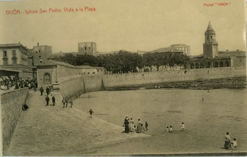  Iglesia de San Pedro y vista de la Playa 