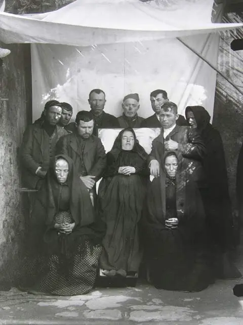 FUNERAL DE CUERPO PRESENTE