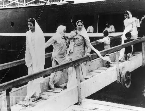 TWO WOMEN ARRIVING BOMBAY