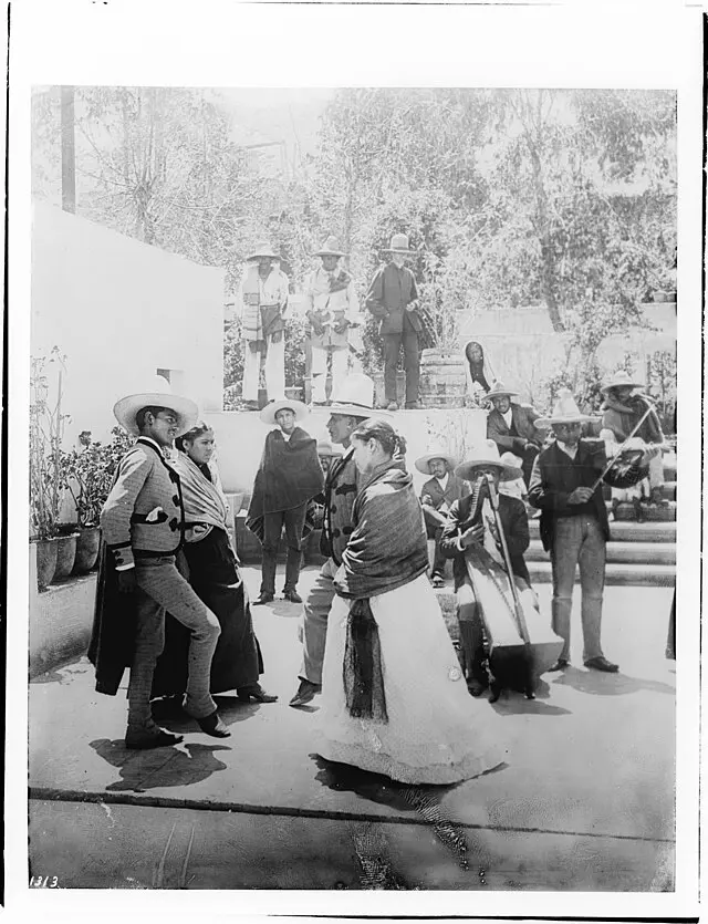 Baile al aire libre en México