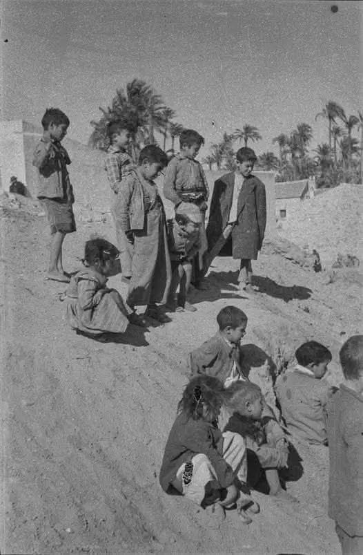 Niños jugando en la rambla
