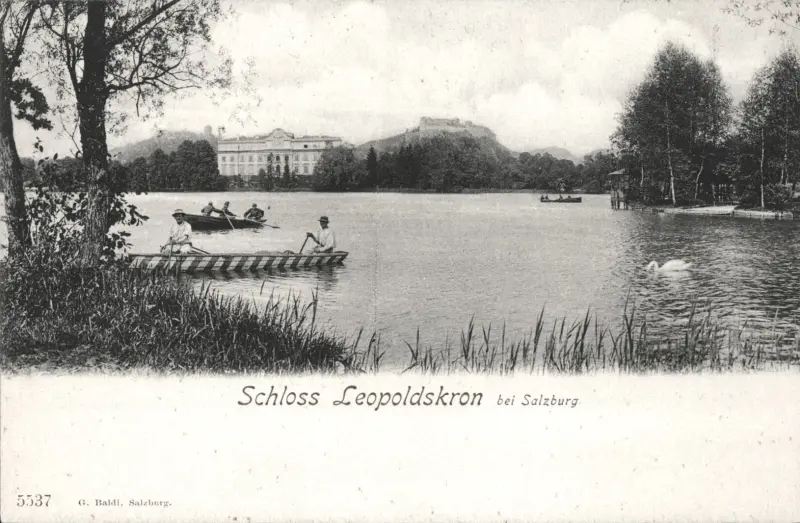 Leopoldskroner Weiher und Schloss.