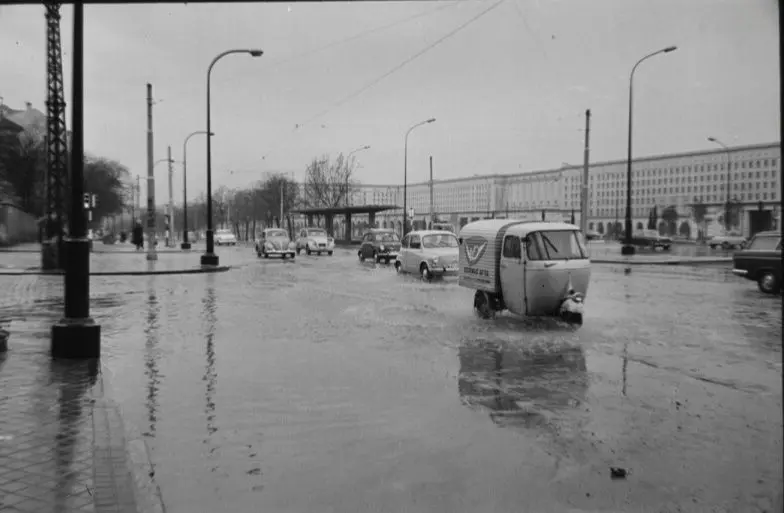 Madrid bajo la lluvia: cuando la ciudad se detenía