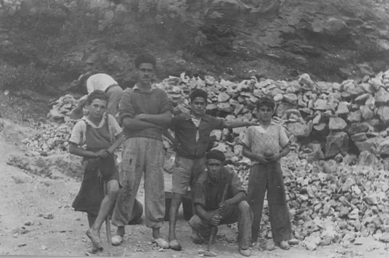 Trabajadores horno de la cal de Breña Baja