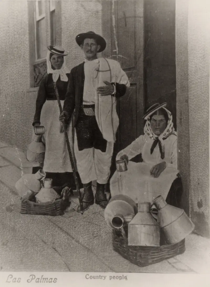 DOS LECHERAS Y UN CAMPESINO