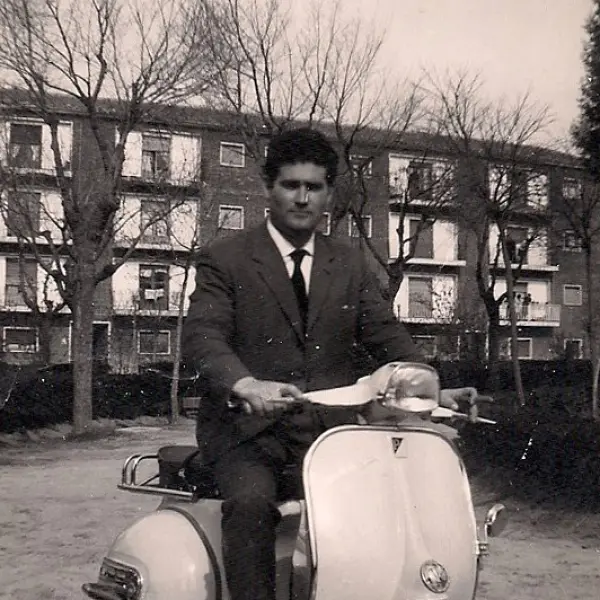  En moto en los jardines.