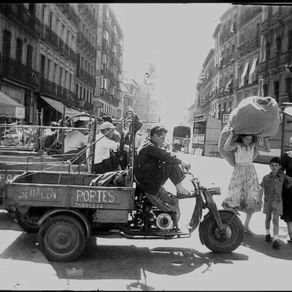 Motocarros para realizar portes.