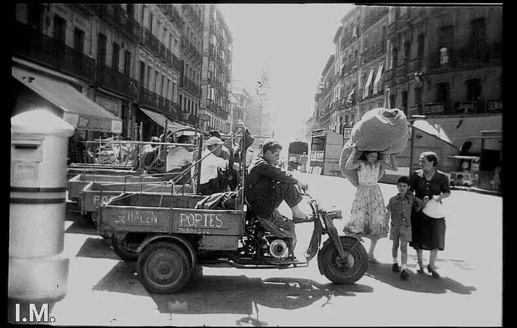 Motocarros para realizar portes.