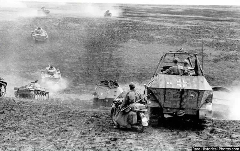 The German 24th Panzer Division moving towards the city