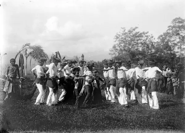 Seudati dance performed at Samalanga, Bireun, Aceh
