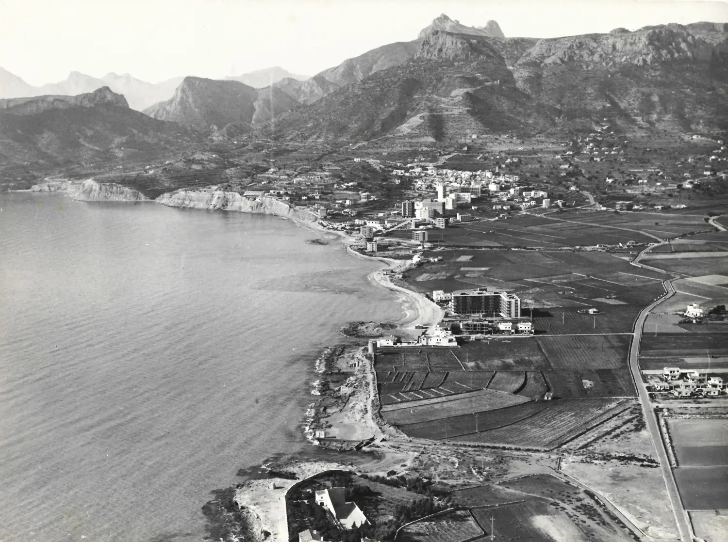 Calp desde el aire, antes del boom turístico 