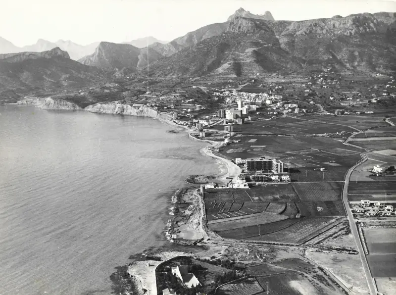 Calp desde el aire, antes del boom turístico 