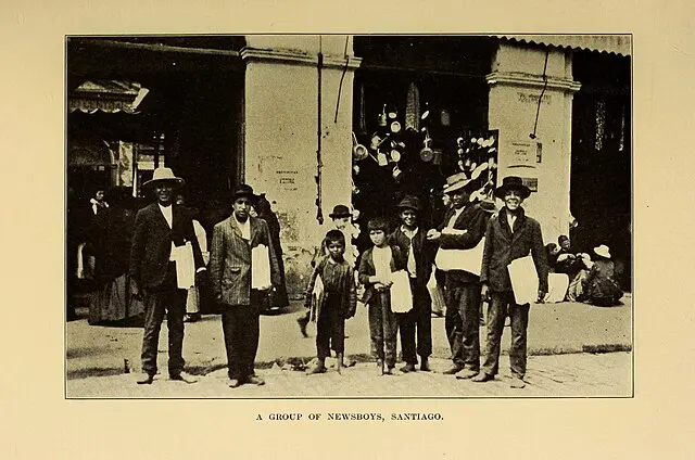 Los pequeños voceadores de la ciudad