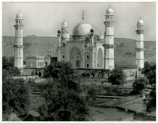 Tomb of Rabia Daurani