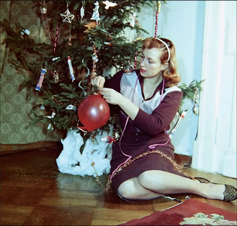 Clara Luchko at the Christmas Tree