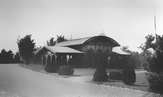 Artotype of a pavilion at Tower Grove Park taken by Benecke