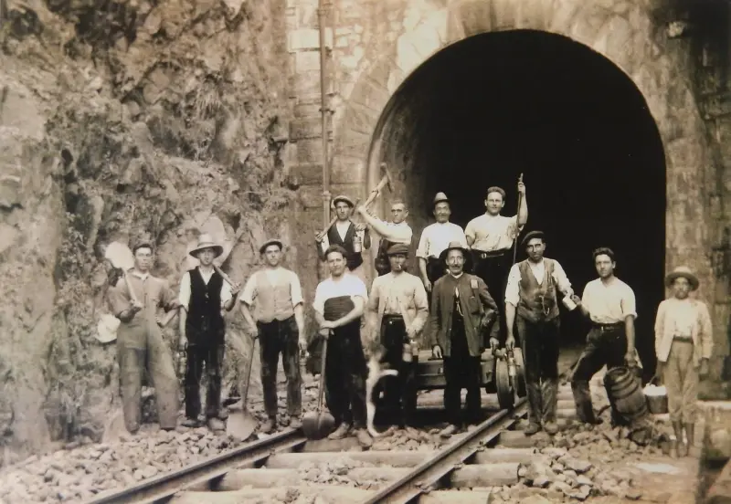 Grupo de trabajadores ferroviarios 