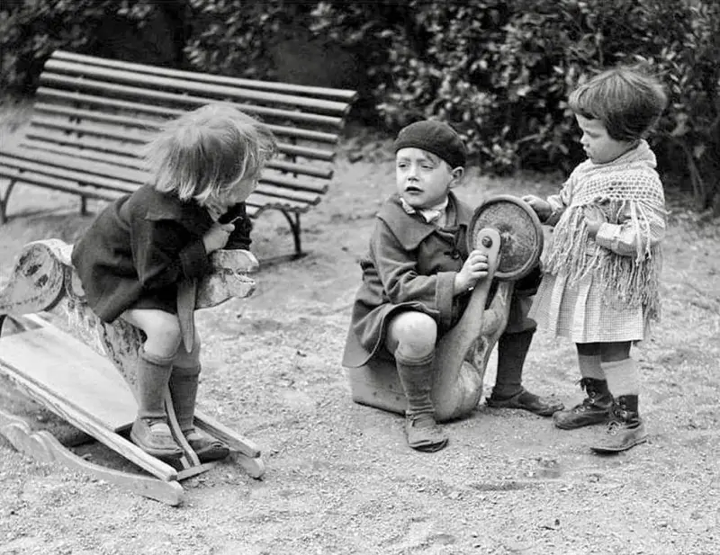 Niños divirtiéndose.