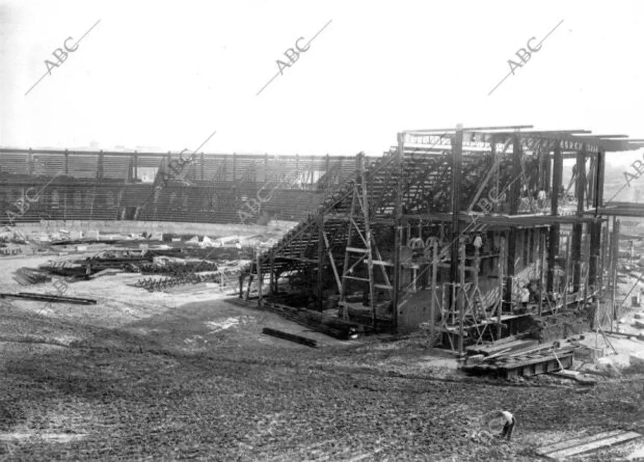 Obras de construcción de la Plaza de Toros 